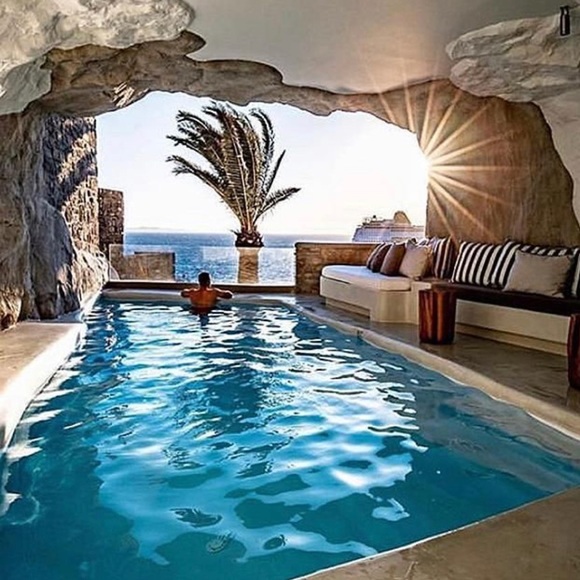 Meet your Posher, Teetee - Picture 1 of 1